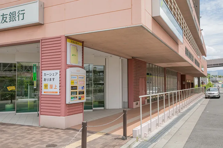 施設の入り口